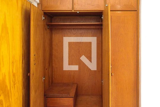 Quarto de apartamento para alugar com 2 quartos, 52m² em Vila Margarida, São Paulo
