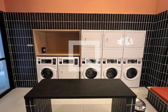 Área comum de kitnet/studio para alugar com 1 quarto, 27m² em Pinheiros, São Paulo