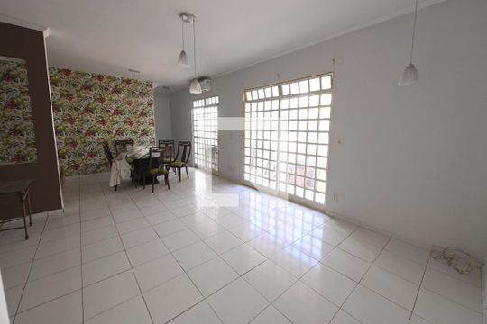 Casa para alugar com 4 quartos, 400m² em Setor Sul, Goiânia