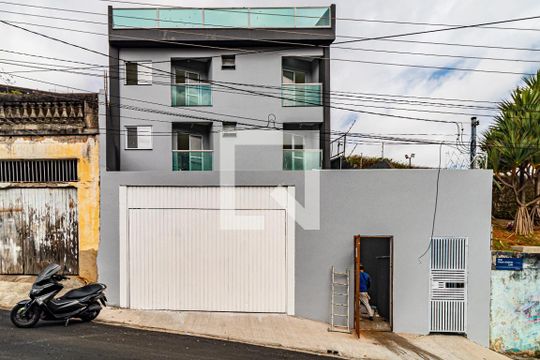 Fachada de casa para alugar com 1 quarto, 42m² em Ferreira, São Paulo