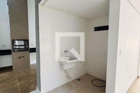 Casa à venda com 3 quartos, 170m² em Morro do Confisco, Contagem