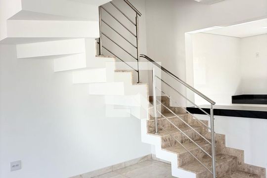 Casa à venda com 3 quartos, 170m² em Morro do Confisco, Contagem