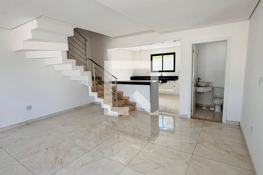 Casa à venda com 3 quartos, 170m² em Cabral, Contagem
