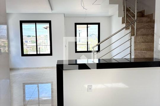 Casa à venda com 3 quartos, 170m² em Cabral, Contagem