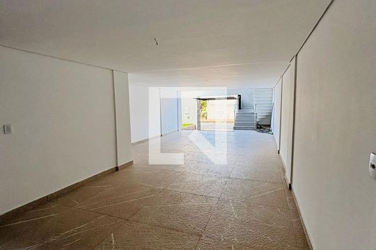 Casa à venda com 3 quartos, 170m² em Cabral, Contagem