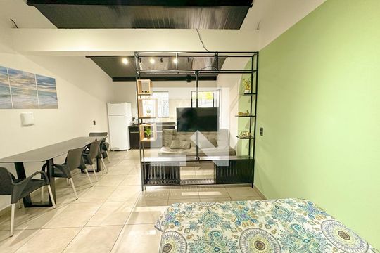 Quarto de casa para alugar com 1 quarto, 32m² em São João do Rio Vermelho, Florianópolis