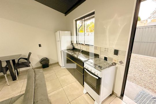 Cozinha de casa para alugar com 1 quarto, 32m² em São João do Rio Vermelho, Florianópolis