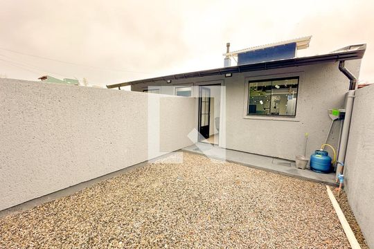 Garagem de casa para alugar com 1 quarto, 32m² em São João do Rio Vermelho, Florianópolis