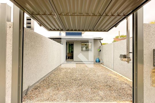 Fachada de casa para alugar com 1 quarto, 32m² em São João do Rio Vermelho, Florianópolis