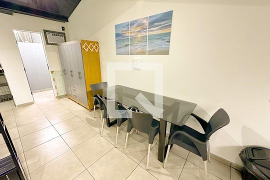 Sala de Jantar de casa para alugar com 1 quarto, 32m² em São João do Rio Vermelho, Florianópolis