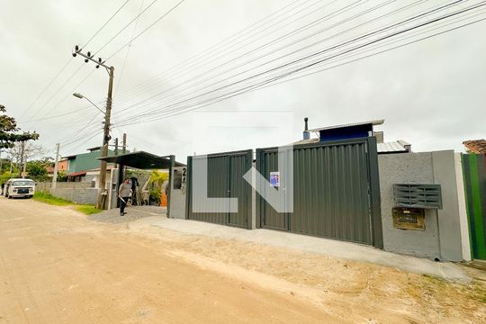 Vista da Rua de casa para alugar com 1 quarto, 32m² em São João do Rio Vermelho, Florianópolis