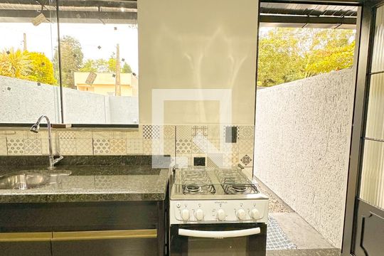 Detalhe da cozinha de casa para alugar com 1 quarto, 32m² em São João do Rio Vermelho, Florianópolis