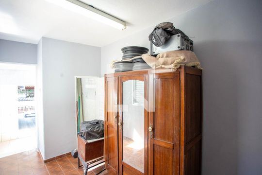Quarto de Serviço de casa à venda com 2 quartos, 200m² em Conceição, Diadema