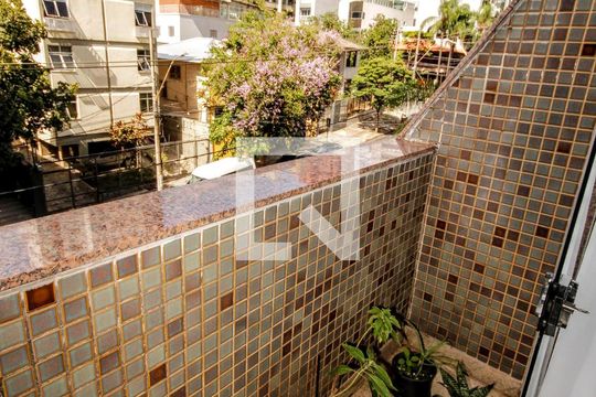 Varanda de apartamento à venda com 4 quartos, 140m² em Santa Efigênia, Belo Horizonte