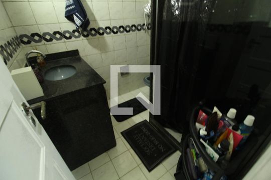 Banheiro de casa à venda com 2 quartos, 600m² em Tanque, Rio de Janeiro