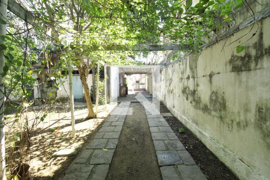 Garagem de casa à venda com 2 quartos, 600m² em Tanque, Rio de Janeiro