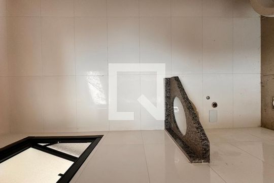 Banheiro de serviço de apartamento à venda com 2 quartos, 80m² em Jardim Alvorada, Santo André