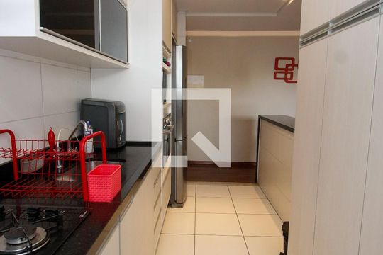 Cozinha  de apartamento à venda com 3 quartos, 79m² em Chácara Agrindus, Taboão da Serra