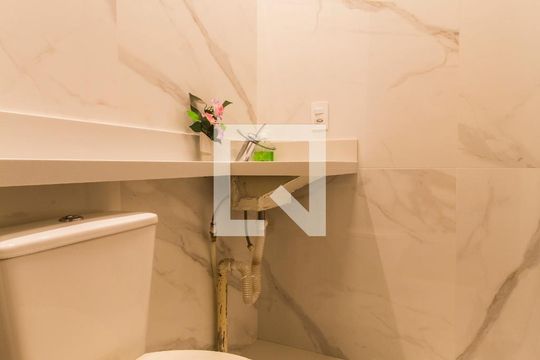 Banheiro 2 de apartamento para alugar com 2 quartos, 76m² em Tamboré, Barueri