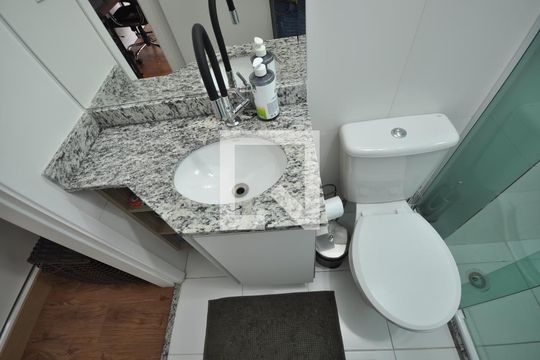 Banheiro de apartamento à venda com 1 quarto, 27m² em Vila Mazzei, São Paulo