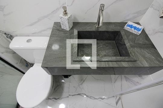 Banheiro Social de apartamento para alugar com 2 quartos, 50m² em Santa Terezinha, São Bernardo do Campo