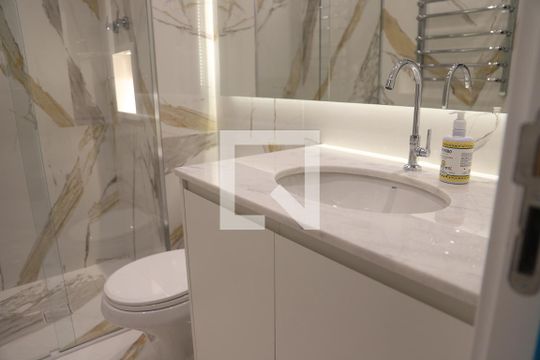 Studio Banheiro de kitnet/studio para alugar com 0 quarto, 27m² em Mirandópolis, São Paulo