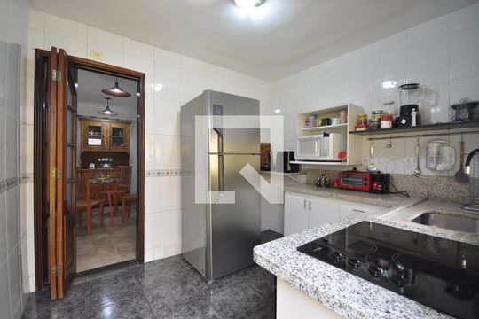 Cozinha de casa à venda com 3 quartos, 200m² em Jardim Guanca, São Paulo