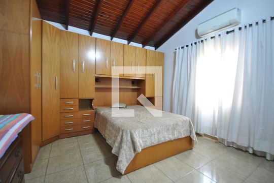Quarto Suíte de casa à venda com 3 quartos, 200m² em Jardim Guanca, São Paulo