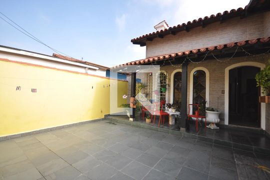 Quintal de casa à venda com 3 quartos, 200m² em Jardim Guanca, São Paulo