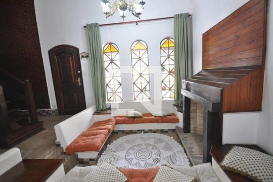 Sala de Estar de casa à venda com 3 quartos, 200m² em Jardim Guanca, São Paulo