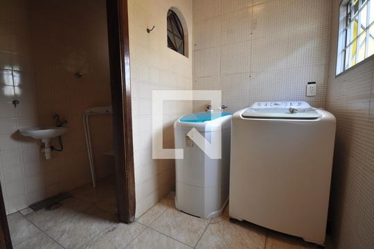 Área de Serviço de casa à venda com 3 quartos, 200m² em Jardim Guanca, São Paulo
