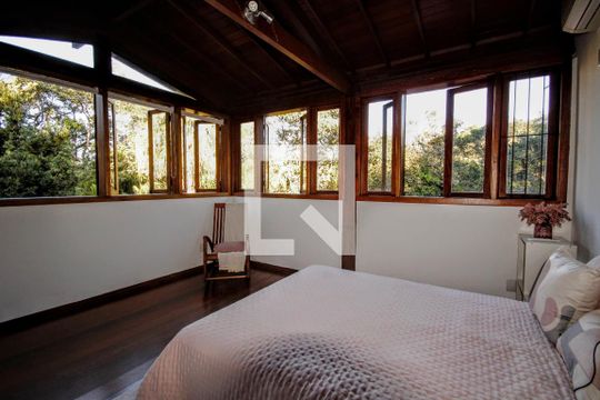 quarto 1 de casa de condomínio à venda com 4 quartos, 442m² em Ville de Montagne, Nova Lima