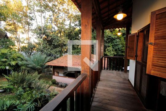 varanda de casa de condomínio à venda com 4 quartos, 442m² em Ville de Montagne, Nova Lima