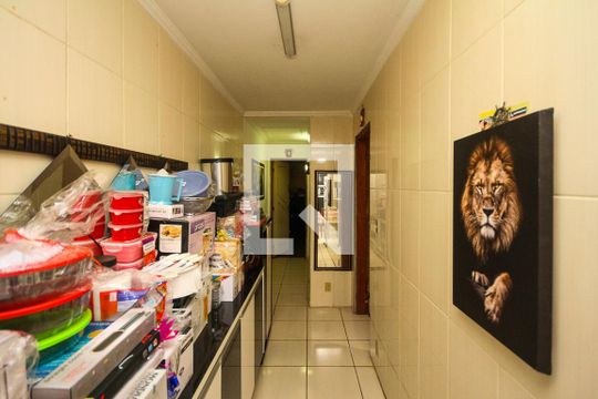 Corredor de casa à venda com 2 quartos, 200m² em Vila Santa Clara, São Paulo