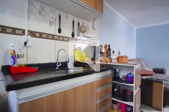 Cozinha de apartamento à venda com 2 quartos, 48m² em Jardim Leopoldina, Porto Alegre