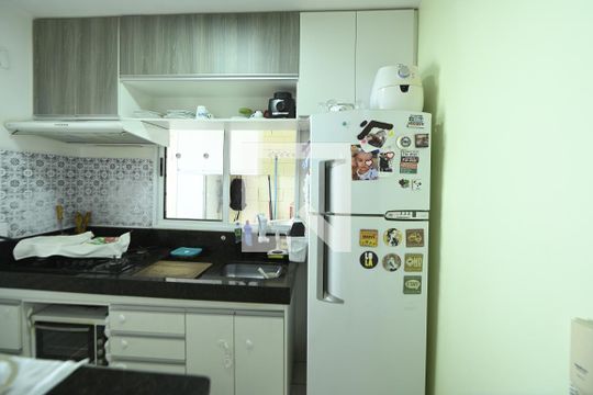 Cozinha de casa de condomínio à venda com 2 quartos, 55m² em Jardim Gardênia, Goiânia