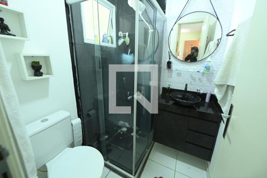 Banheiro de casa de condomínio à venda com 2 quartos, 55m² em Jardim Gardênia, Goiânia