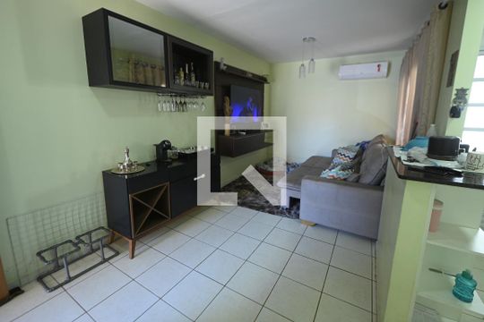 Sala de casa de condomínio à venda com 2 quartos, 55m² em Jardim Gardênia, Goiânia