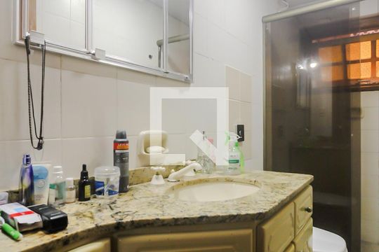 Banheiro de apartamento à venda com 1 quarto, 78m² em Auxiliadora, Porto Alegre