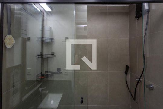 Banheiro de apartamento para alugar com 1 quarto, 25m² em Auxiliadora, Porto Alegre