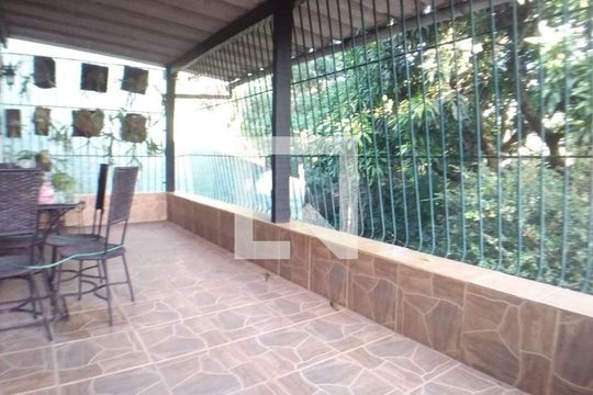 Casa à venda com 5 quartos, 300m² em Itaipu, Niterói