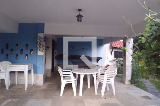 Casa à venda com 5 quartos, 300m² em Itaipu, Niterói