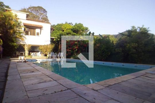 Casa à venda com 5 quartos, 300m² em Itaipu, Niterói