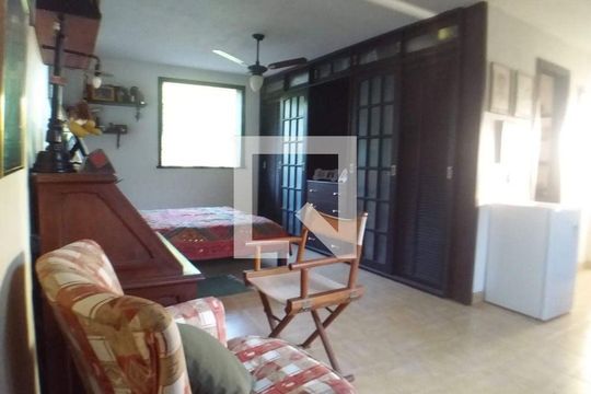 Casa à venda com 5 quartos, 300m² em Itaipu, Niterói