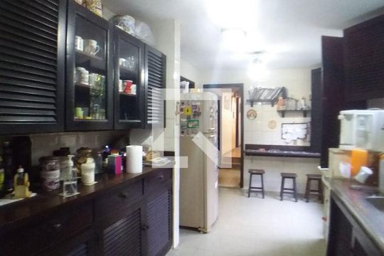 Casa à venda com 5 quartos, 300m² em Itaipu, Niterói