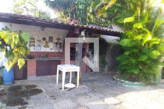 Casa à venda com 5 quartos, 300m² em Itaipu, Niterói