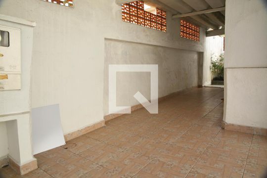 Área externa de casa para alugar com 3 quartos, 120m² em Santa Terezinha, São Bernardo do Campo