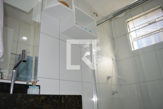 Banheiro de apartamento à venda com 2 quartos, 45m² em Chacaras Reunidas Santa Terezinha, Contagem