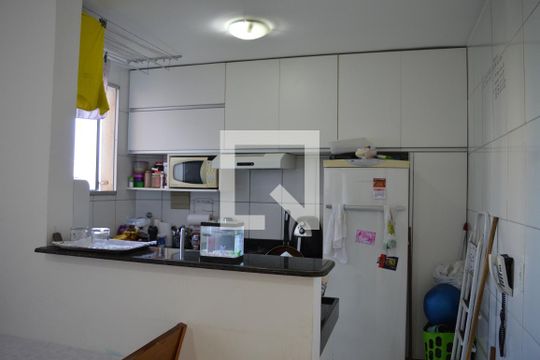 Cozinha  de apartamento à venda com 2 quartos, 45m² em Chacaras Reunidas Santa Terezinha, Contagem