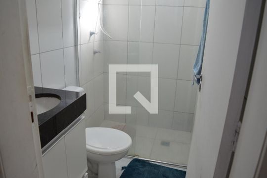 Banheiro de apartamento à venda com 2 quartos, 45m² em Chacaras Reunidas Santa Terezinha, Contagem